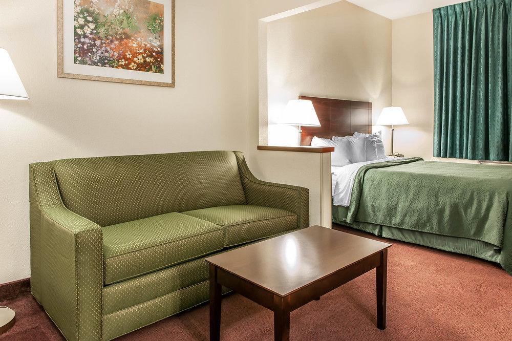 Quality Inn & Suites Danville Exterior photo