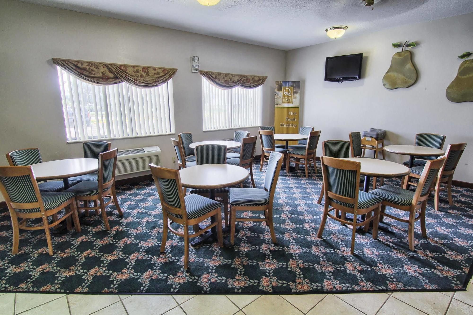 Quality Inn & Suites Danville Exterior photo