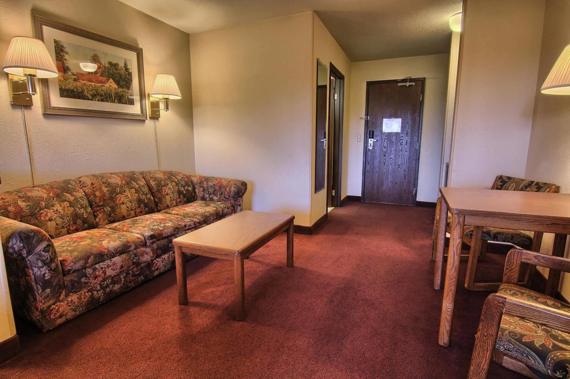 Quality Inn & Suites Danville Exterior photo