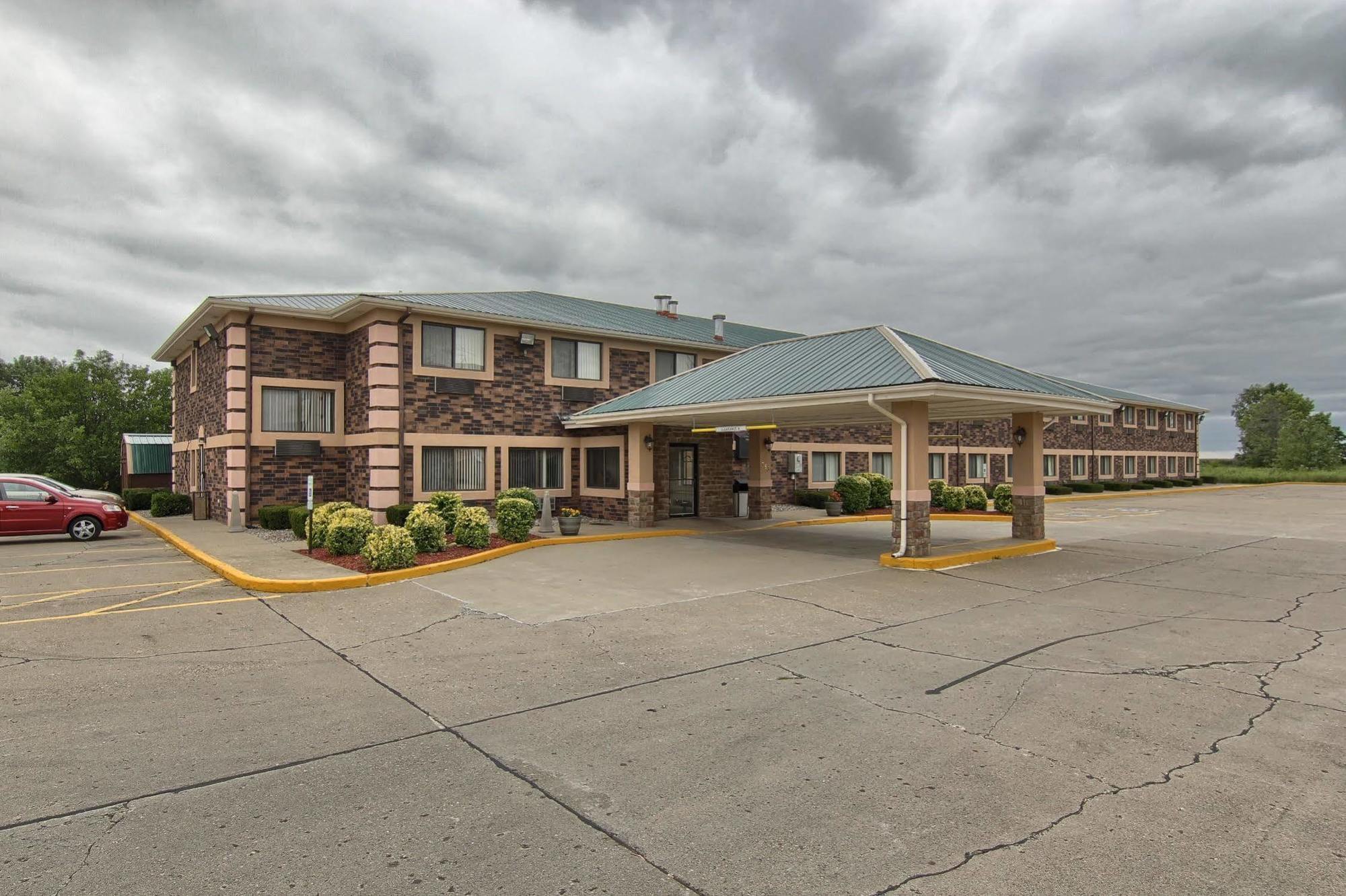 Quality Inn & Suites Danville Exterior photo